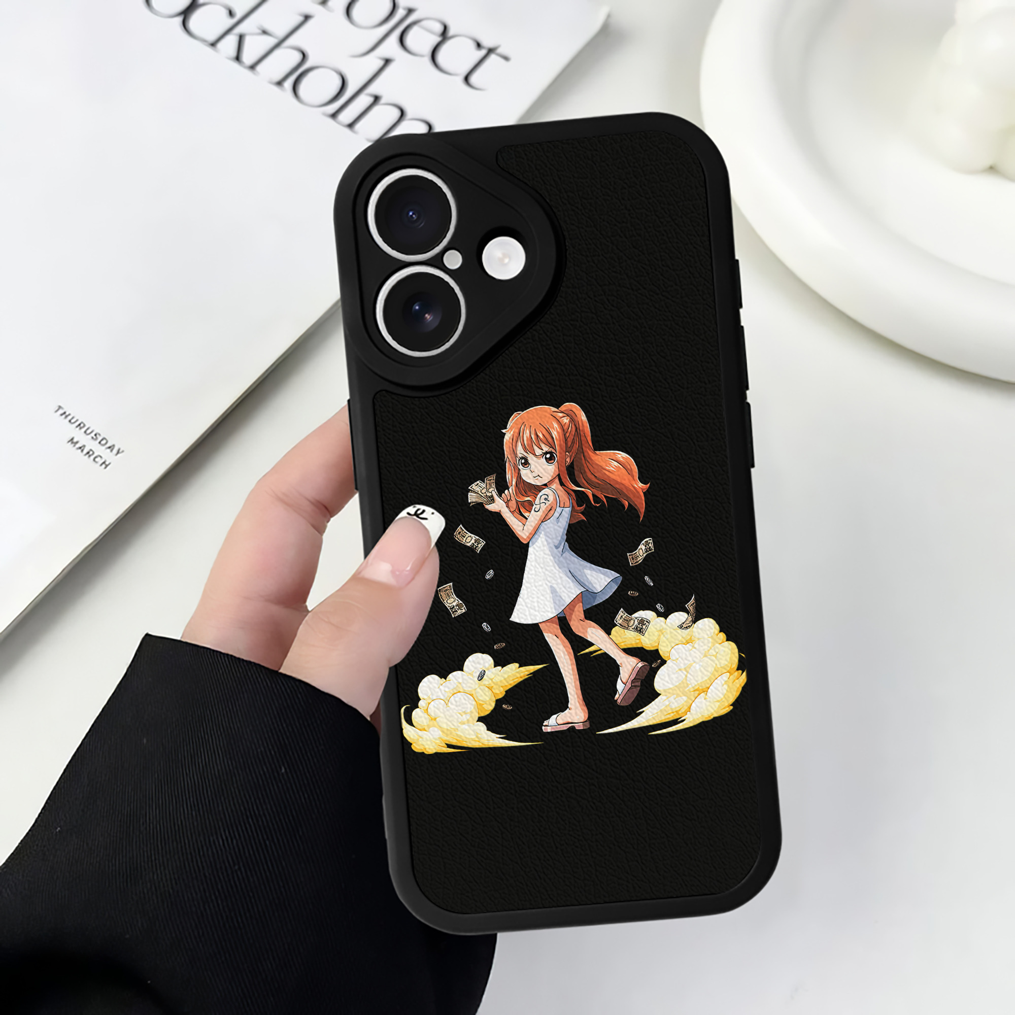 （画像用） ワンピース ナミ ONE PIECE Nami 【iPhone 16シリーズ対応】シリコンスマホケース（レザー調） 材質：シリコン